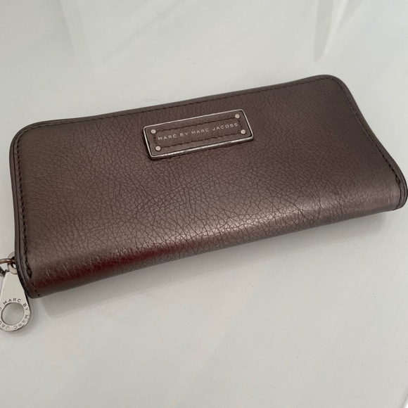 EUC Marc Jacobs Wallet Gunmetal - Picture 5 of 5